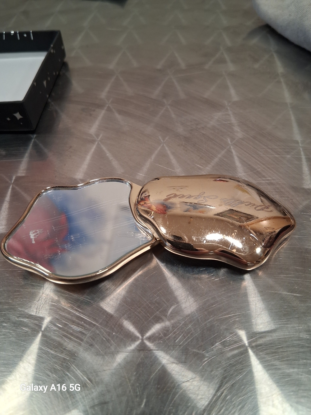 Brand New Rose Gold Lip-Shaped/Cloud Shaped Compact Mirrors On Both Sides